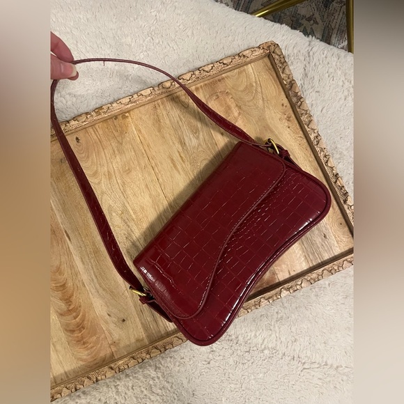 Faux Leather Croc Embossed Bag - Picture 6 of 11